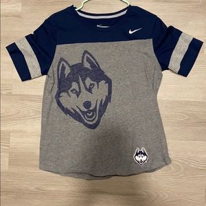 UCONN huskies t-shirt